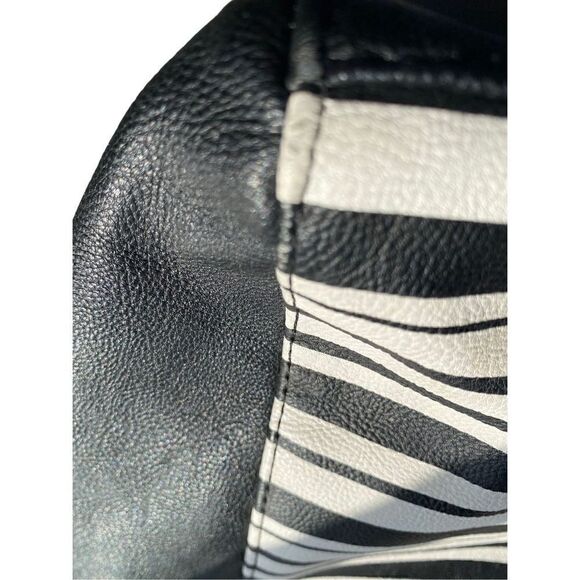 Betsey Johnson Black and white striped tote floral satin lining - Picture 9 of 16